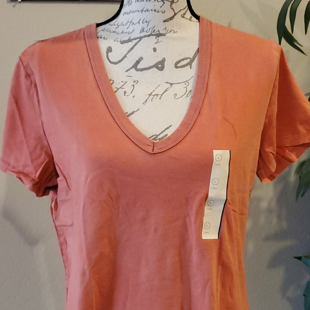 Universal threads tops - Picture 2 of 5
